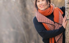 丞相坐着龙椅皇上在一旁站着